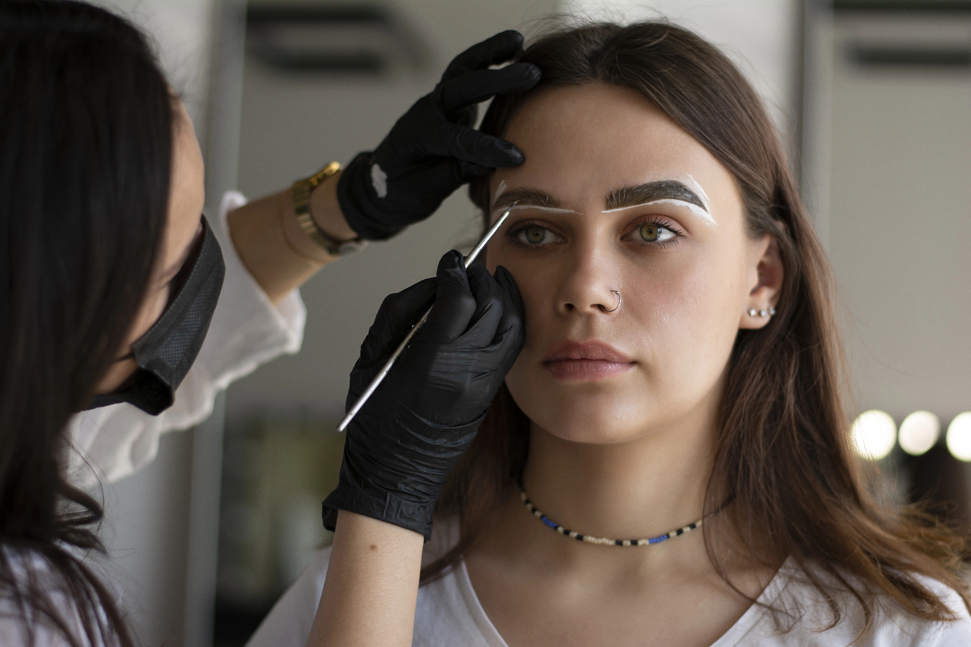 Barvanje obrvi: Moja prva izkušnja